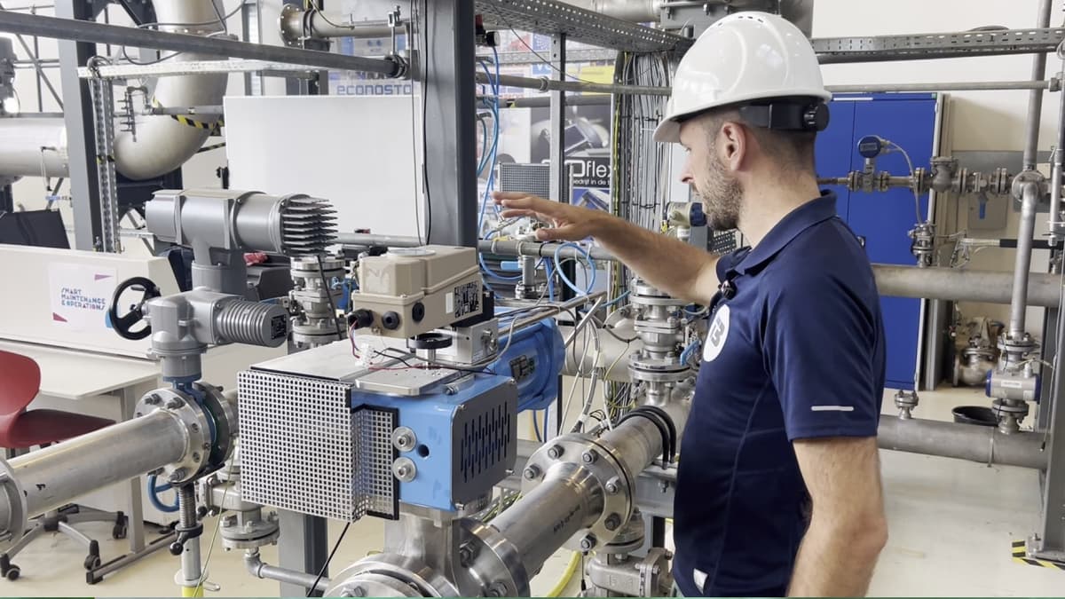 Check if the pinch valve is closed